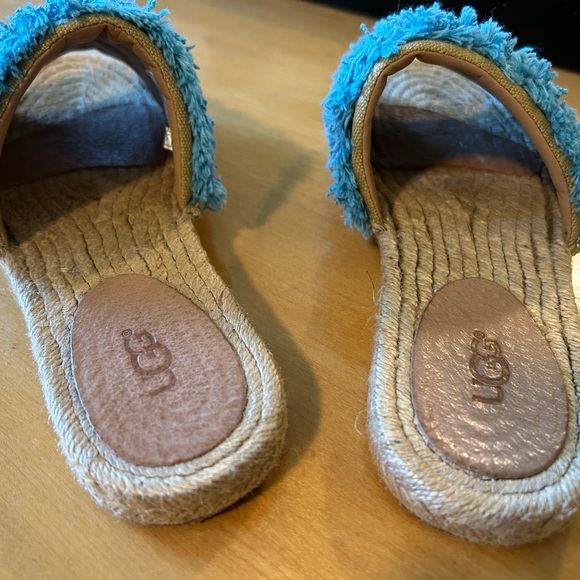 Ugg slippers size 7 - Picture 3 of 6